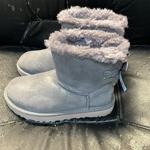 NEW!! Women’s Ugg Mini Bailey Bow II Shimmer Grey Boot size 5